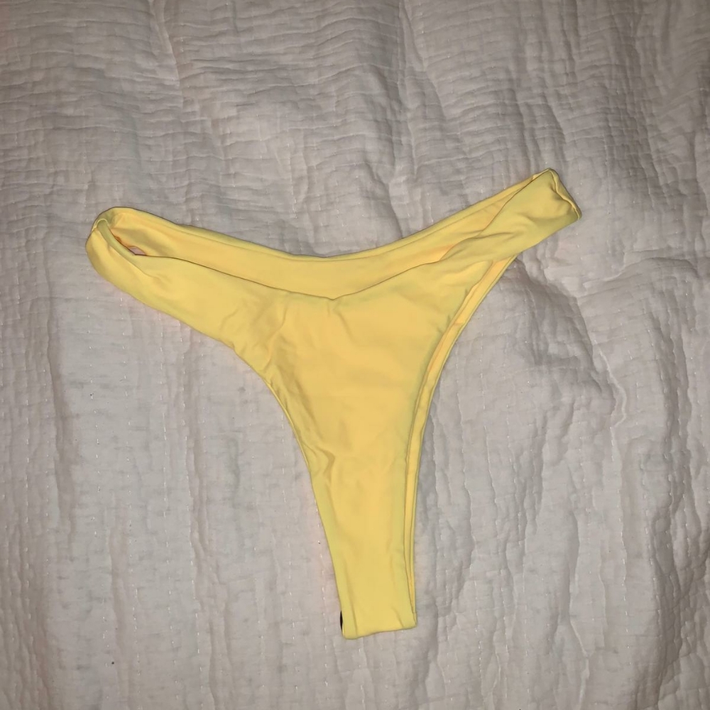 Bikini - Picture 4 of 4